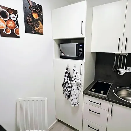 Kueche Arbeitsplatz Netflix Wlan Barrierefrei Lägenhet Augsburg